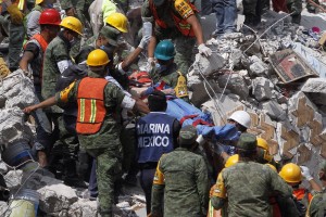 Μεξικό: Μάχη με το χρόνο δίνουν τα σωστικά συνεργεία - 225 οι νεκροί (εικόνες, βίντεο)