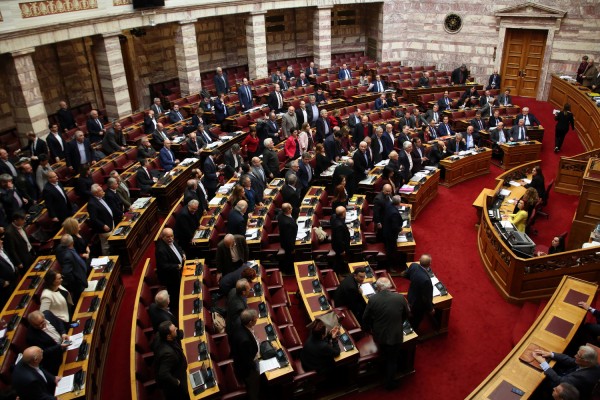 Μάχη σε όλα τα μέτωπα σήμερα στη Βουλή - Ολιστικό σχέδιο για.. μνημόνιο, Σκοπιανό και ασφάλεια