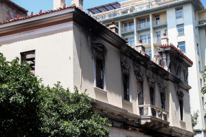 Σεισμός Αθήνα: Έπεσαν σοβάδες σε Εισαγγελία Αθηνών και νοσοκομείο Έλενα - Τραυματίστηκε τουρίστρια (pic+vid)