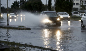 Ο «Ετεοκλής» έφερε βροχές και καταιγίδες στην Αττική - Βελτίωση του καιρού την Κυριακή
