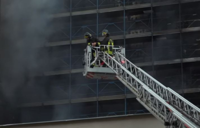 Ρώμη: Στις φλόγες τυλίχτηκε κτήριο μετά από μεγάλη έκρηξη, τουλάχιστον ένας νεκρός και 17 τραυματίες