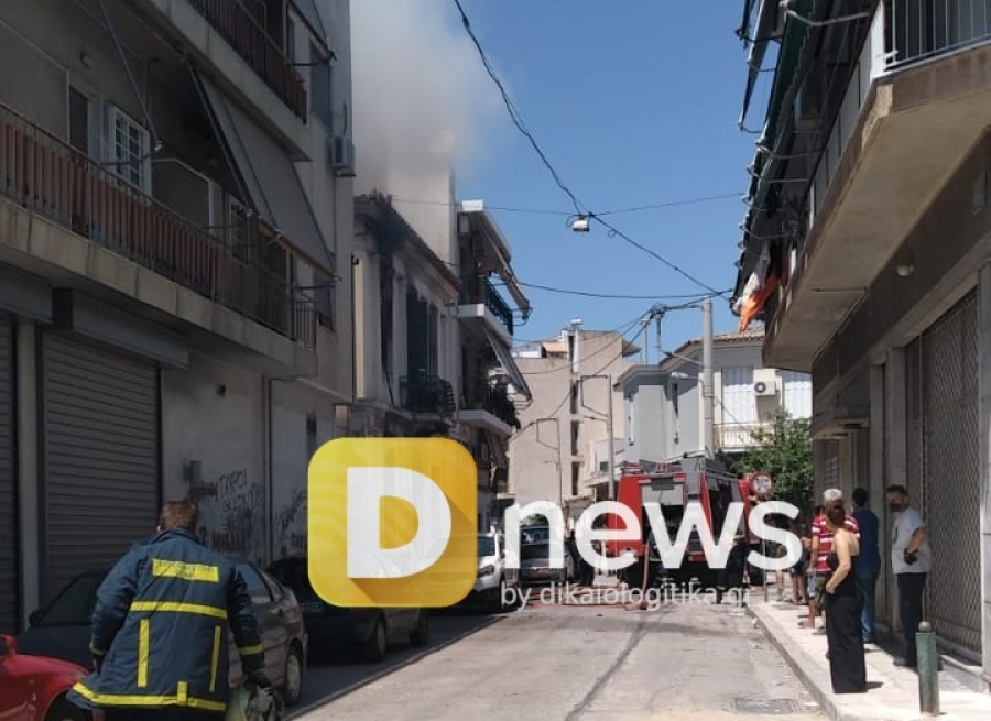 Φωτιά σε κτήριο στην Αθήνα, άμεση κινητοποίηση της Πυροσβεστικής (εικόνες)