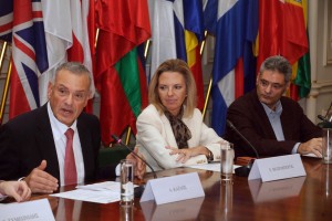 Βόζεμπεργκ: Στο Σκοπιανό η θέση της κυβέρνησης δεν είναι ούτε σαφής, ούτε ενιαία