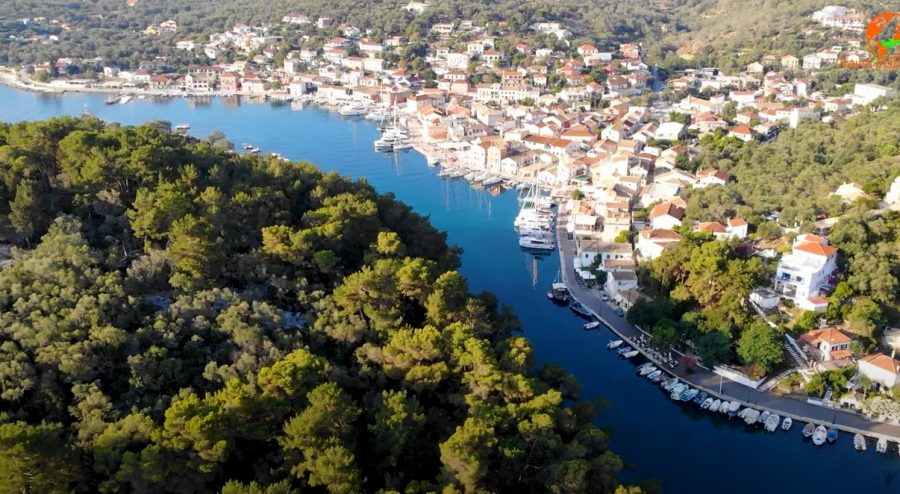 Σε ελληνικό νησί το γραφικότερο φιόρδ της Ευρώπης (βίντεο)