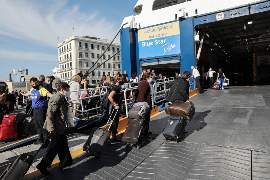 Πλακιωτάκης: Μπλόκο σε 2.500 ταξιδιώτες το τριήμερο λόγω... ελέγχων