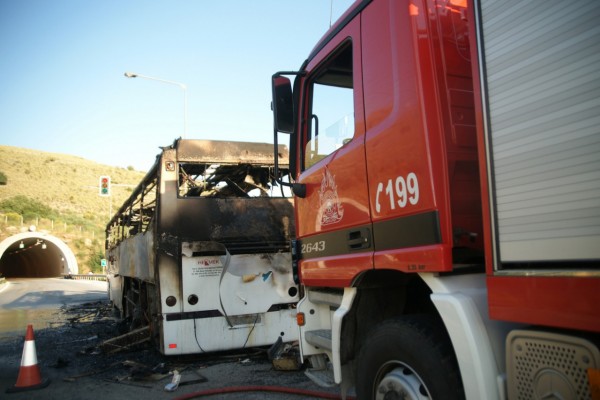 Φωτιά σε λεωφορείο στην εθνικό οδό Αθηνών - Θεσσαλονίκης