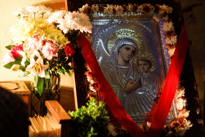 Δεκαπενταύγουστος: Η Ελλάδα γιορτάζει την Κοίμηση της Θεοτόκου στη «σκιά» του κορονοϊού (εικόνες)