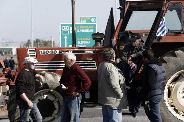 Μπλόκο αγροτών: Κλειστή έως αύριο η Θεσσαλονίκης - Ευζώνων, στα σύνορα με ΠΓΔΜ