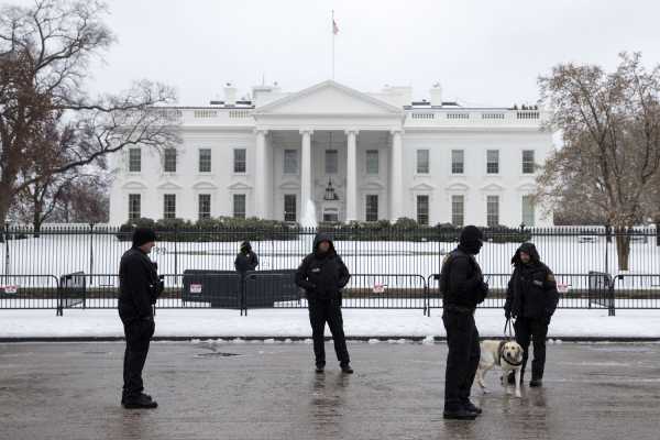 Ακόμη ένας «εισβολέας» συνελήφθη ενώ προσπαθούσε να φτάσει στον Λευκό Οίκο