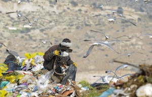 Κρήτη:Ρακοσυλλέκτης νοίκιαζε εννιά διαμερίσματα για να στοιβάζει τα σκουπίδια του