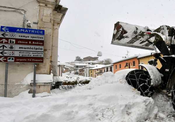 Σείστηκε η γη στην Ιταλία - Ένας νεκρός και τρεις αγνοούμενοι από χιονοστιβάδα