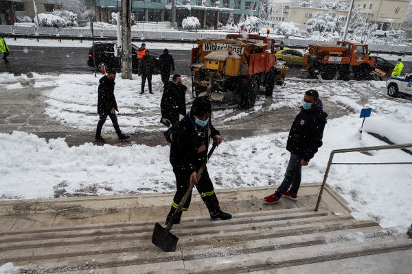 Πολιτική Προστασία για κακοκαιρία: «Αναμένουμε πυκνή χιονόπτωση από τις 11 στο δαχτυλίδι της Αττικής Οδού και βορειότερα»