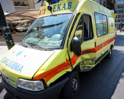 Θεσσαλονίκη: Τροχαίο με ασθενοφόρο - Τρεις οι τραυματίες