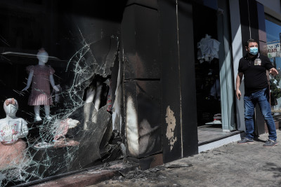 Χαρδαλιάς για την επίθεση στα καταστήματα της συζύγου του: «Η δημοκρατία μας δεν τρομοκρατείται» (εικόνες)
