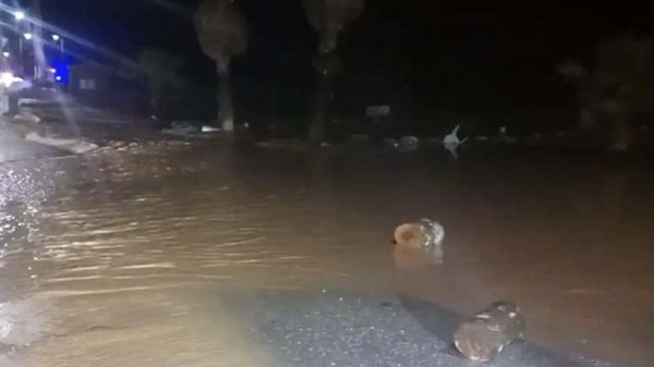 Πλημμύρες στη Λάρισα, παρασύρθηκε αυτοκίνητο μέχρι τη θάλασσα