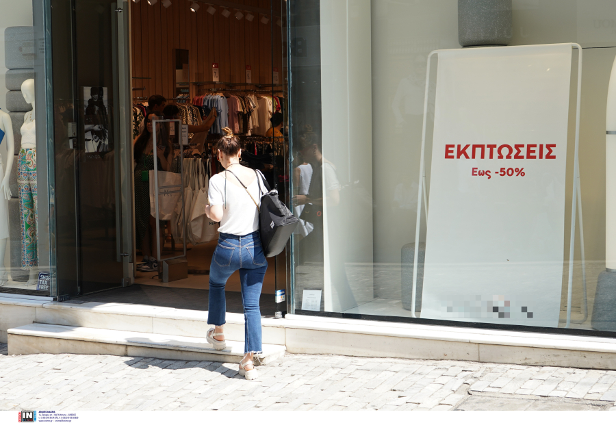 Καλοκαιρινές εκπτώσεις 2023: Χαμηλότερος τζίρος σε σχέση με πέρσι στα καταστήματα Αθήνας και Πειραιά