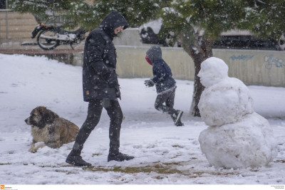 Άγριεύει ο «Λέανδρος», χιόνιζει στη Θεσσαλονίκη, live η πορεία του χιονιά, πού το έχει στρώσει (pics&amp;vid)