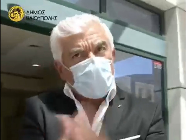 «Όποιος δεν φοράει μάσκα θα τον πετσοκόψω» - Το σποτάκι του Δήμου Ηλιούπολης για την επιστροφή στα σχολεία