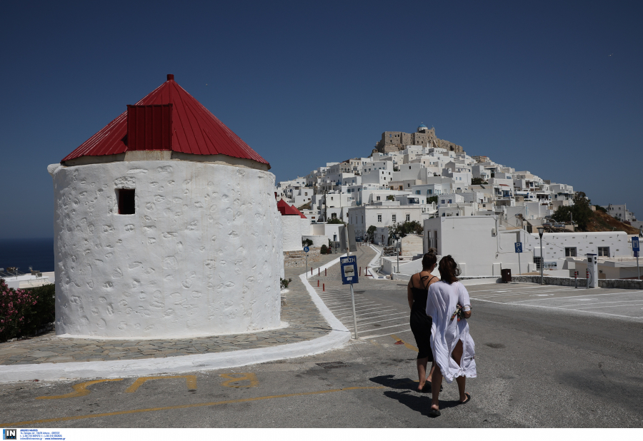 H ακρίβεια «ροκανίζει» τις διακοπές των Ελλήνων: Ένας στους δύο δεν θα πάει πουθενά (βίντεο)