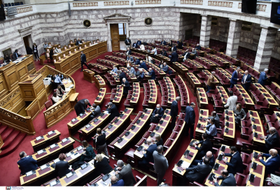 Στη Βουλή το νομοσχέδιο του Υπουργείου Εργασίας που πληρώνει την επιταγή ακρίβειας -Οι χαμένοι του «μίνι» ασφαλιστικού