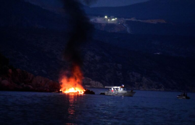Φωτιά σε τουριστικό σκάφος ανάμεσα σε Παξούς και Κέρκυρα