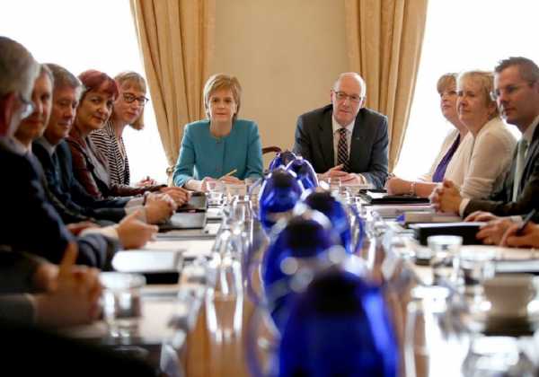 Αναβάλλει την απόφαση για δημοψήφισμα η Σκωτία