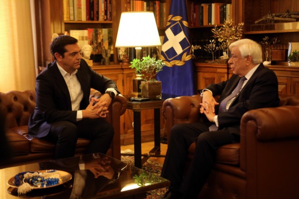 Τσίπρας στον Παυλόπουλο: Έχουμε μία καλή συμφωνία με σύνθετη ονομασία, γεωγραφικό προσδιορισμό και erga omnes - Η ελληνική Βουλή θα εγκρίνει μετά τις συνταγματικές αλλαγές στα Σκόπια(video)