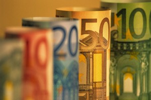 Αιτήσεις στα ΚΕΠ για το επίδομα των 600 ευρώ 2017