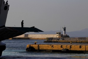 Πρόσκρουση του «blue star naxos» στο λιμάνι της Σύρου