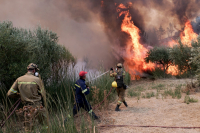 Αναζωπυρώσεις και στη Μεσσηνία: Εκκενώθηκε το Διαβολίτσι, κάηκαν σπίτια - «Μας άφησαν στο έλεος του Θεού» (βίντεο)