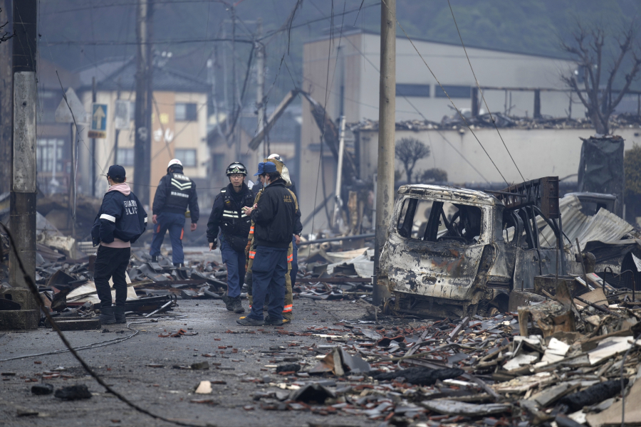 Σεισμός Ιαπωνία: Αγωνιώδεις έρευνες μέσα στο ψύχος για επιζώντες