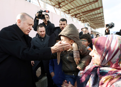 Στους 21.043 οι νεκροί στην Τουρκία - Μοιράζει υποσχέσεις ο Ερντογάν, γιουχάρονται υπουργοί και βουλευτές