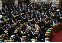 Βουλή: Υπερψηφίστηκε ο Προϋπολογισμός 2022 με 158 «Ναι»