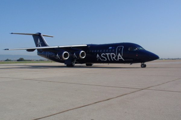 Στο χείλος του γκρεμού η Astra Airlines - Αβέβαιο το μέλλον της αεροπορικής εταιρείας