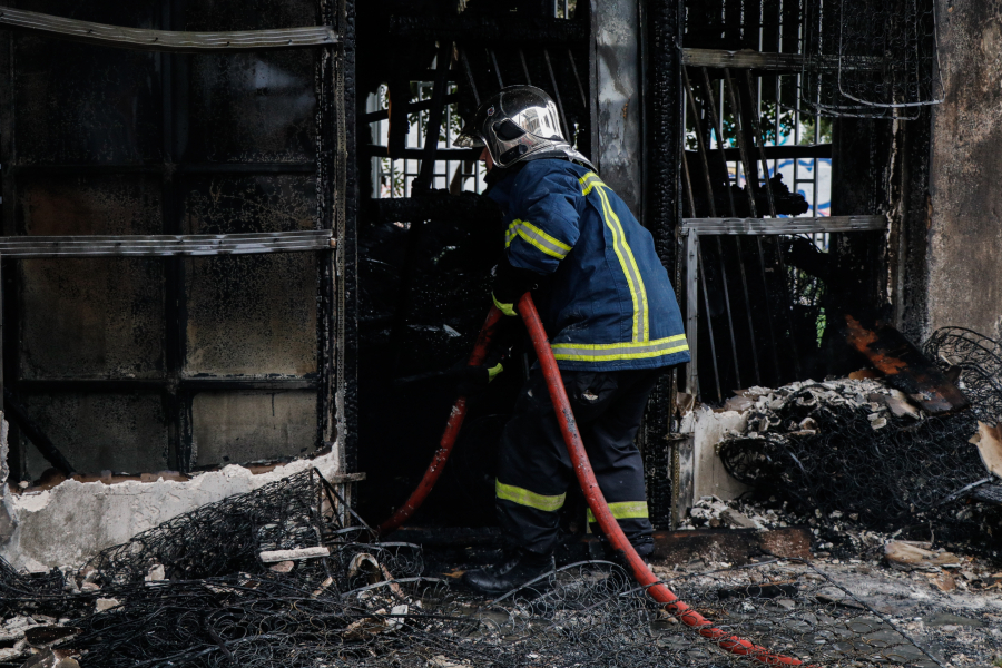 Συναγερμός στην Πυροσβεστική: Φωτιά σε σπίτι στην Πεντέλη