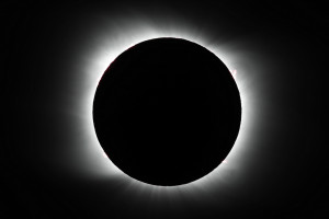 Ολική έκλειψη Ηλίου 2020: Έτσι κατέγραψε δορυφόρος το φαντασμαγορικό θέαμα (vids)