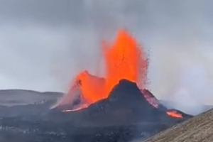 Ισλανδία: Καθηλώνουν οι εικόνες από την έκρηξη του ηφαιστείου (Βίντεο &amp; Εικόνες)
