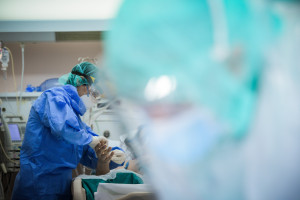 Ακυρώνονται 7.500 χειρουργεία την εβδομάδα στα ελληνικά νοσοκομεία λόγω κορονοϊού