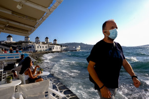 Σαρωτικοί έλεγχοι σε όλη την Ελλάδα για τήρηση των κανόνων κατά του κορονοϊού