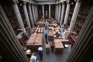 Le Figaro: Η μεγαλύτερη μετακόμιση βιβλίων στην ιστορία της Ελλάδας ξεκίνησε