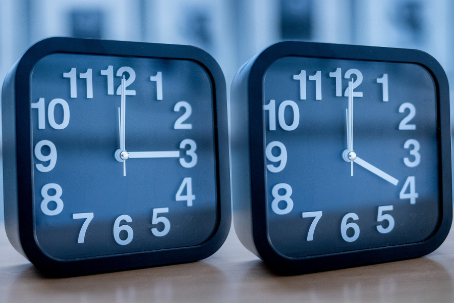 Πλησιάζει η αλλαγή ώρας 2022, σε πόσες ημέρες γυρίζουμε τα ρολόγια μας μία ώρα μπροστά