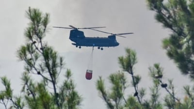«Συναγερμός» στην Ρόδο: Φωτιά από κεραυνό, επιχειρεί ελικόπτερο