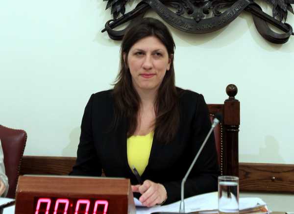 Η Ζ. Κωνσταντοπούλου καταργεί την αστυνομική στολή εντός βουλής