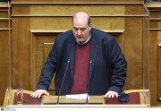 «Έσπασε» τη γραμμη ΣΥΡΙΖΑ ο Φίλης - Δεν ψήφισε το νομοσχέδιο για το Ελληνικό - Απών και ο Δρίτσας