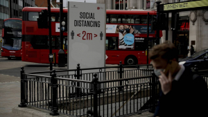 Συναγερμός στο Λονδίνο: Επικράτηση της μετάλλαξης Όμικρον σε 48 ώρες, εξετάζονται νέα μέτρα