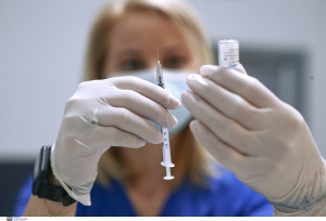 Θεμιστοκλέους: «Από Σεπτέμβριο ο εμβολιασμός των παιδιών»