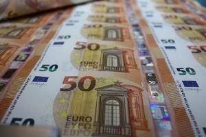«Ματωμένο» πλεόνασμα 1,5 δισ. ευρώ το α&#039; πεντάμηνο έναντι στόχου 180 εκατ.