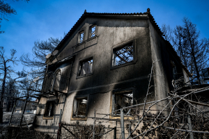 Φωτιές: Τα 204 φτάνουν τα «ακατάλληλα για χρήση κτίρια» από τους μέχρι τώρα ελέγχους