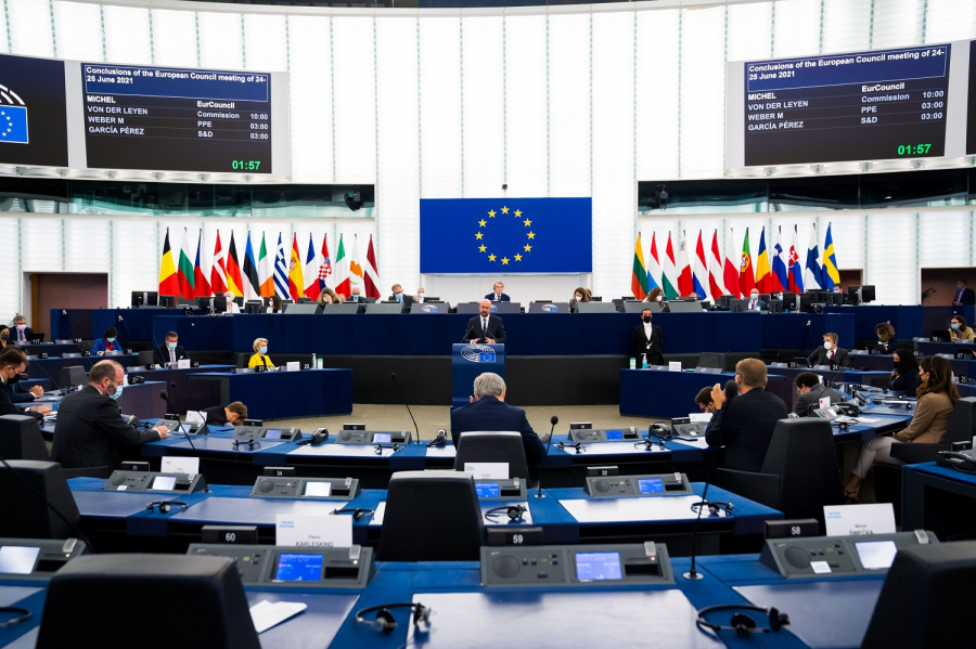 Ρομπέρτα Μέτσολα: Ώρα να αναλάβει γυναίκα την ηγεσία του Ευρωπαϊκού Κοινοβουλίου