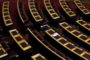 Στην Βουλή νομοσχέδιο για τα τέλη σε λογαριασμούς πληρωμών